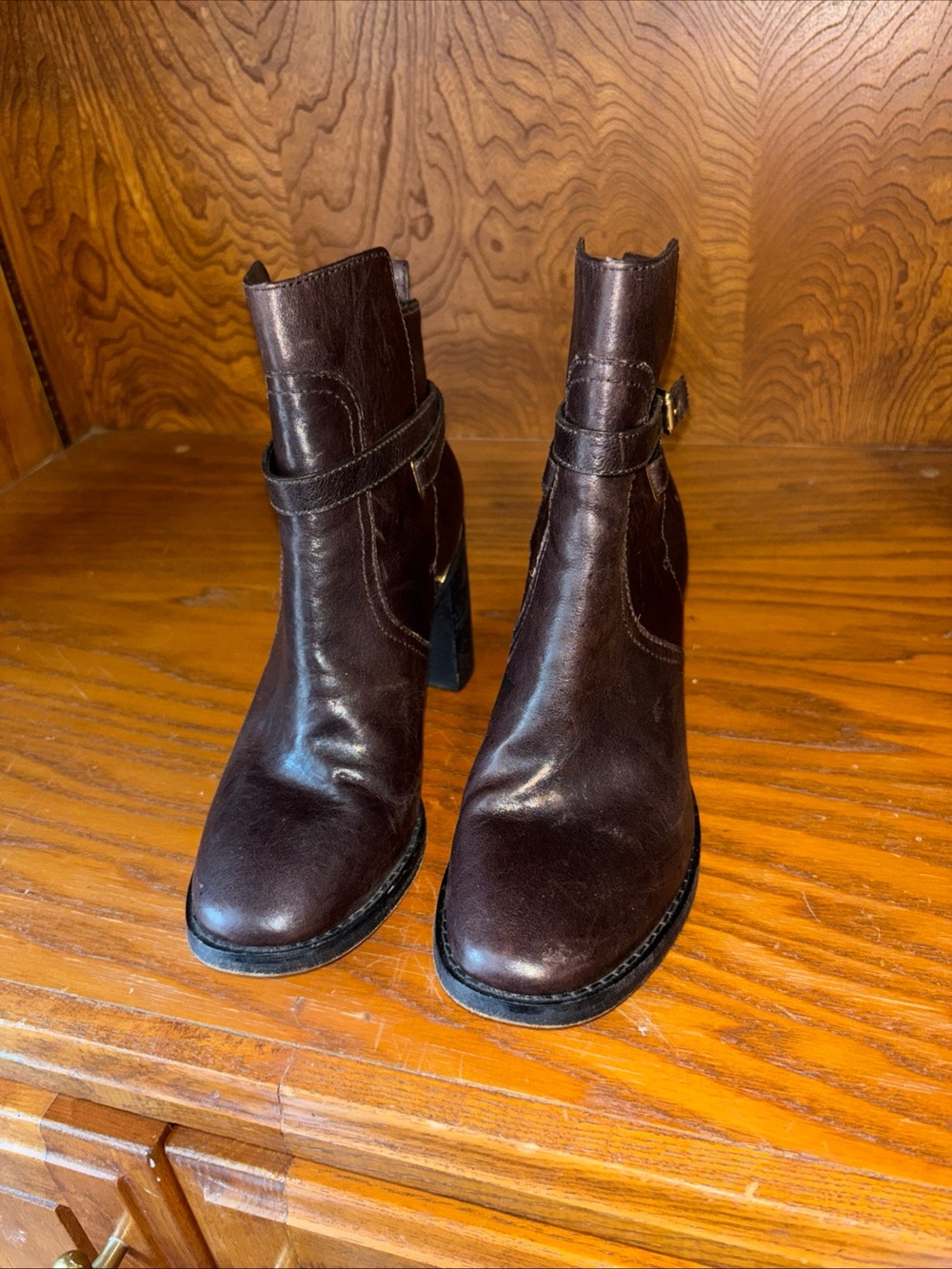 Tory Burch Sz 8.5 Ankle Boots Brown Stacked Heel Kayden Gold Logo